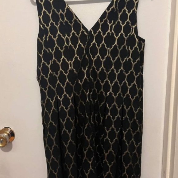 Vince Camuto Black and Gold pattern cocktail dress - Picture 2 of 4